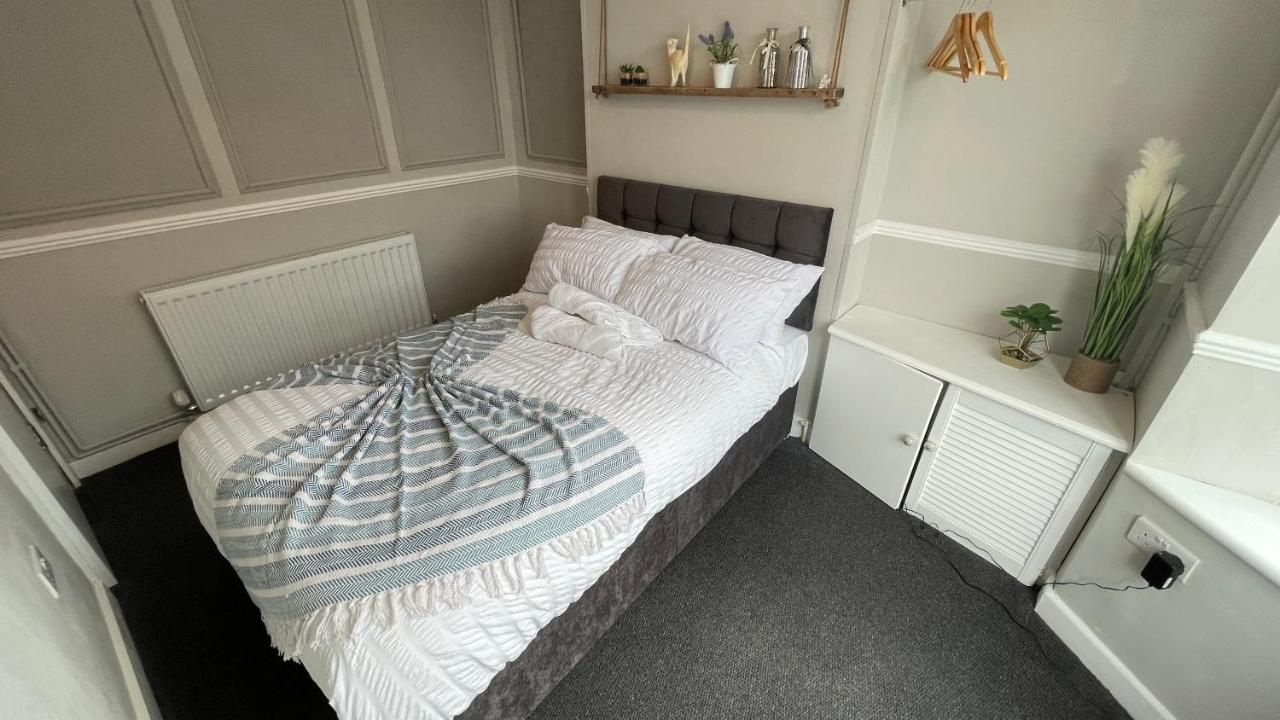 Spacious 6 Bed Home Near City & Albion Stadium Perfect For Contractors! Birmingham Esterno foto