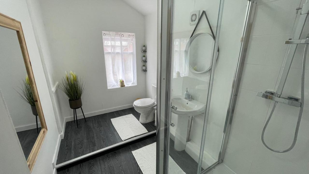 Spacious 6 Bed Home Near City & Albion Stadium Perfect For Contractors! Birmingham Esterno foto