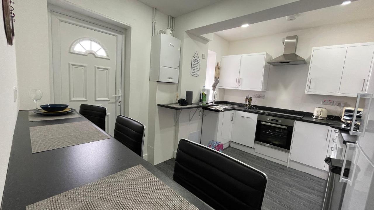 Spacious 6 Bed Home Near City & Albion Stadium Perfect For Contractors! Birmingham Esterno foto