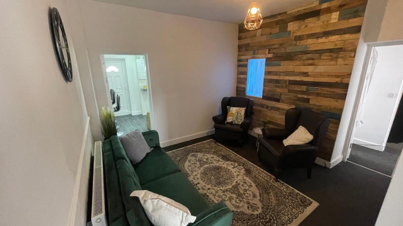 Spacious 6 Bed Home Near City & Albion Stadium Perfect For Contractors! Birmingham Esterno foto