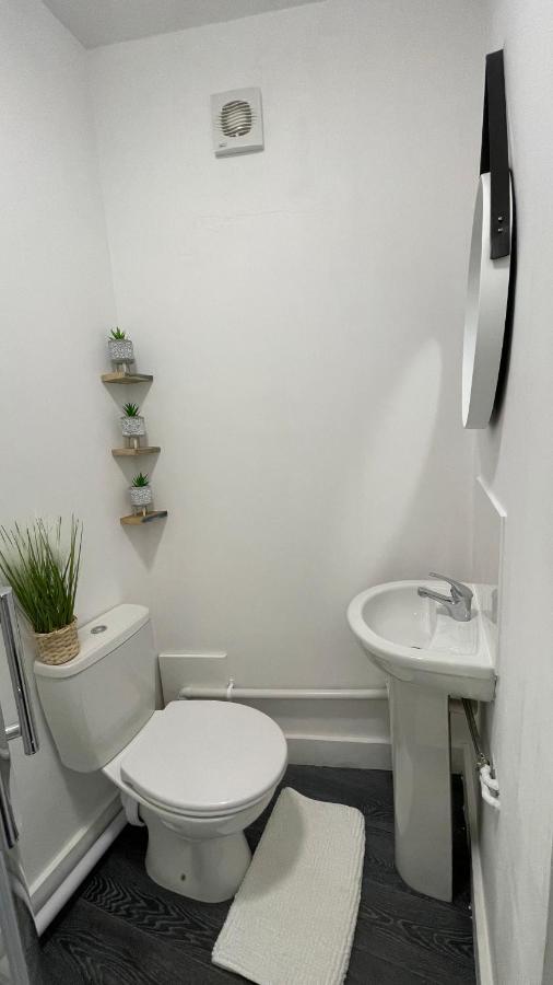 Spacious 6 Bed Home Near City & Albion Stadium Perfect For Contractors! Birmingham Esterno foto